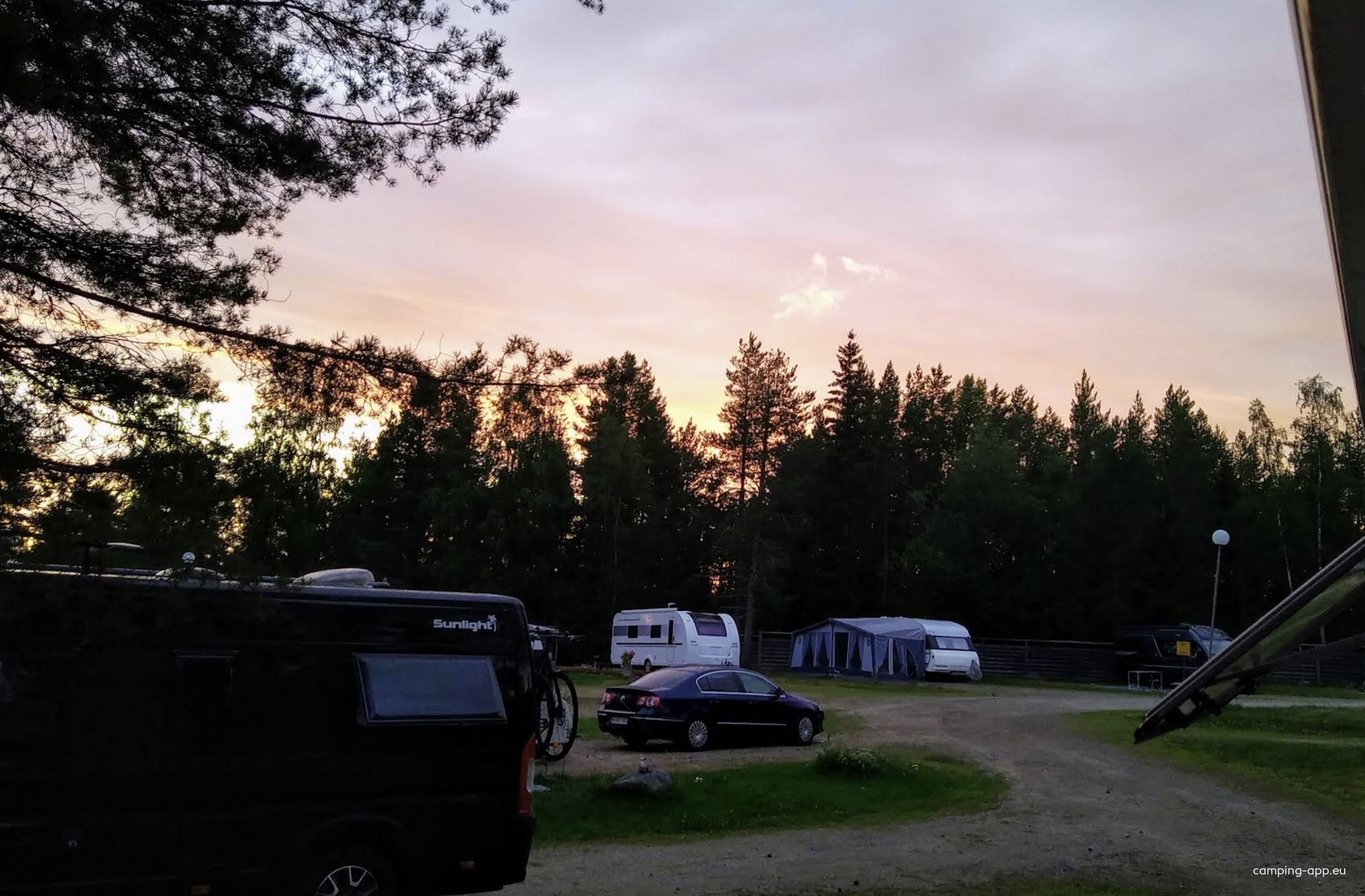 Merihelmi Camping — Sítio de acampamento in Kuivaniemi