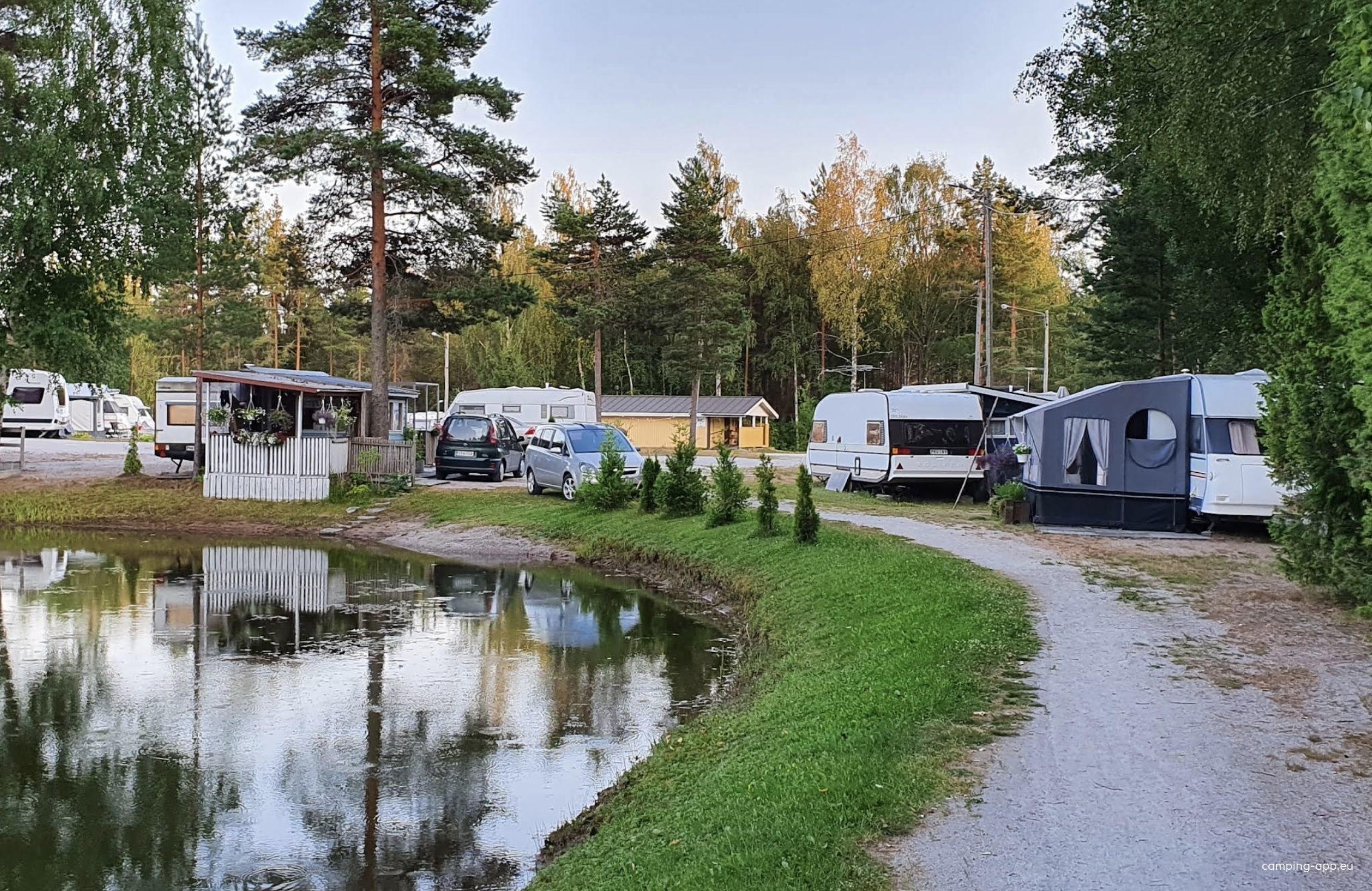 Salakallio Caravan — Kemp in Halikko