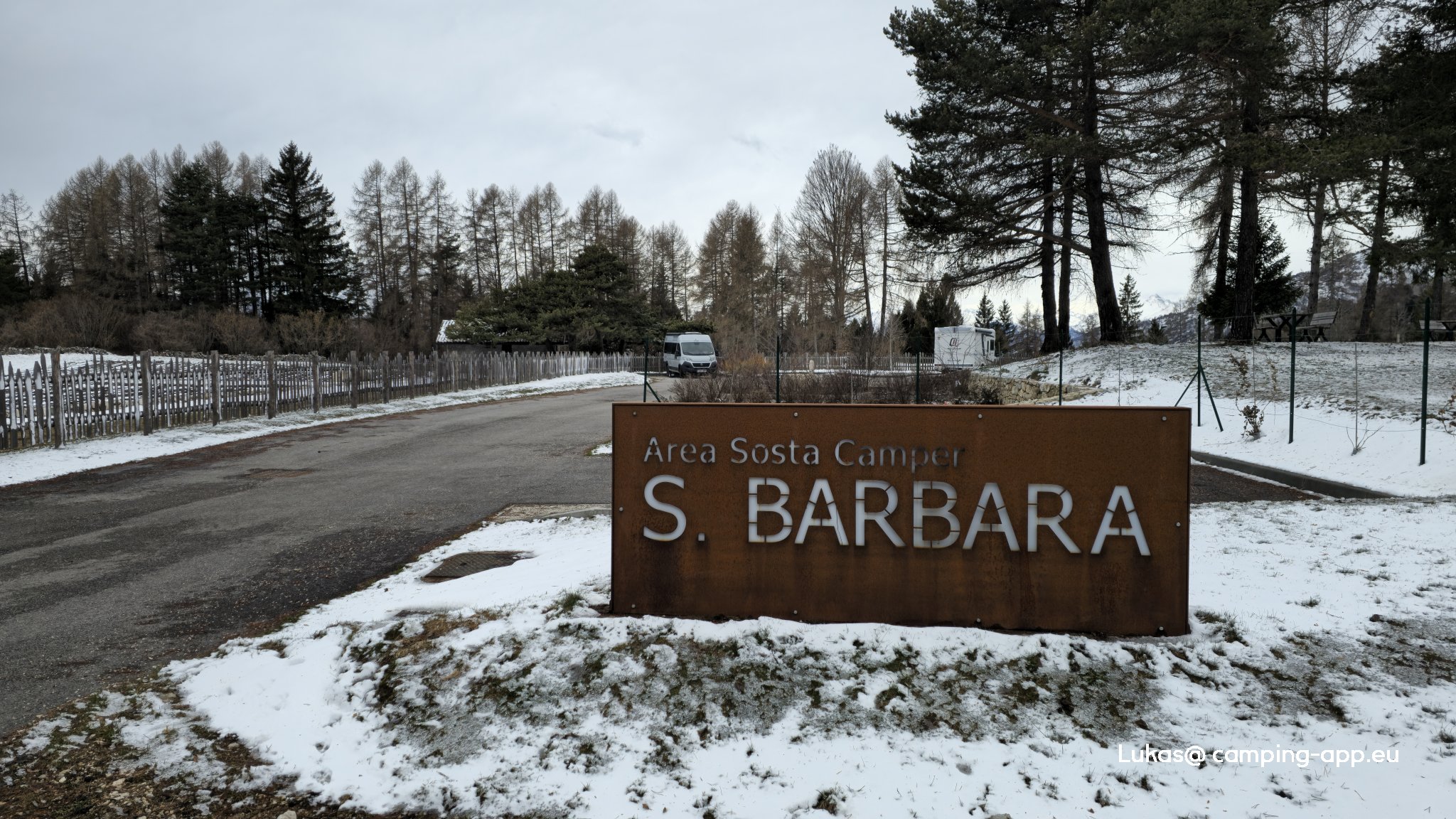 Area Sosta Camper S. Barbara — Camperplaats in Ronzo-Chienis