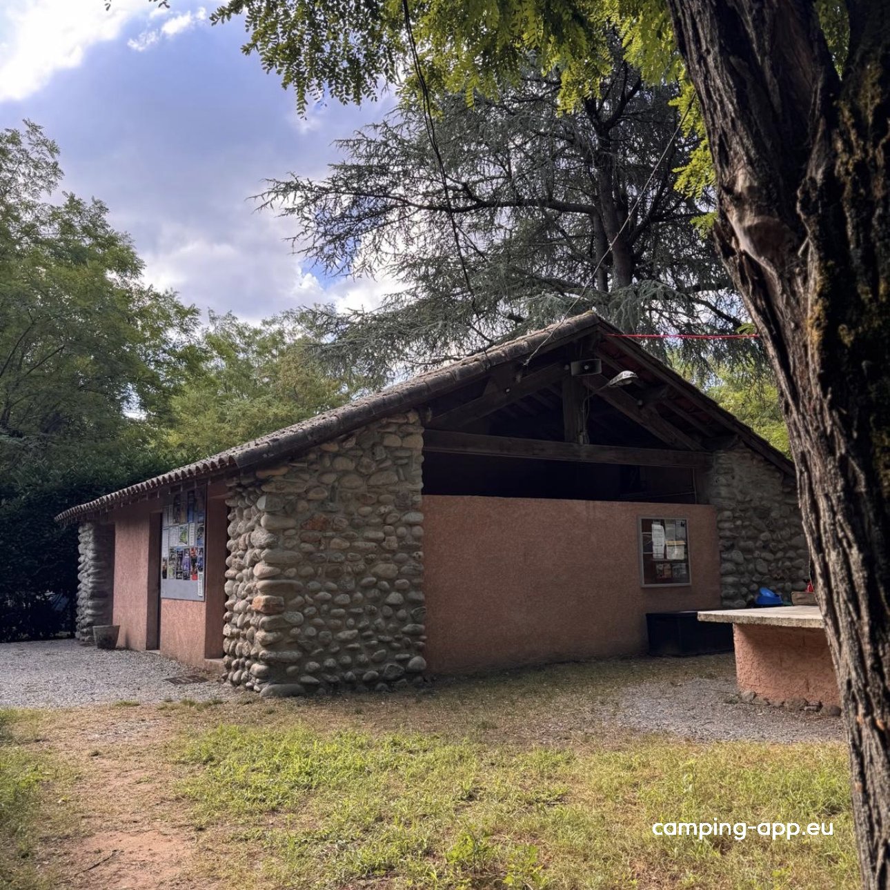 Camping du vieux pont — Kemp in Saint-Alban-Auriolles