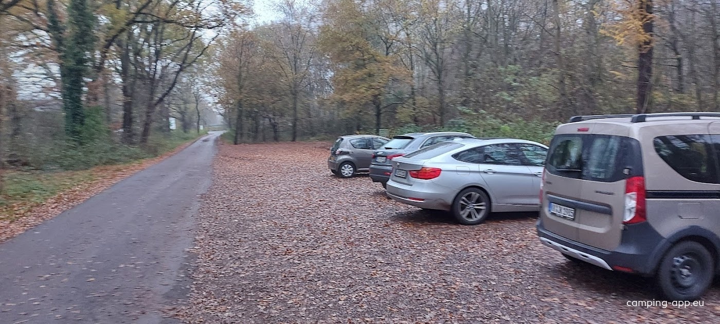 Parken an der Grenze — Public Parking in Niederkrüchten