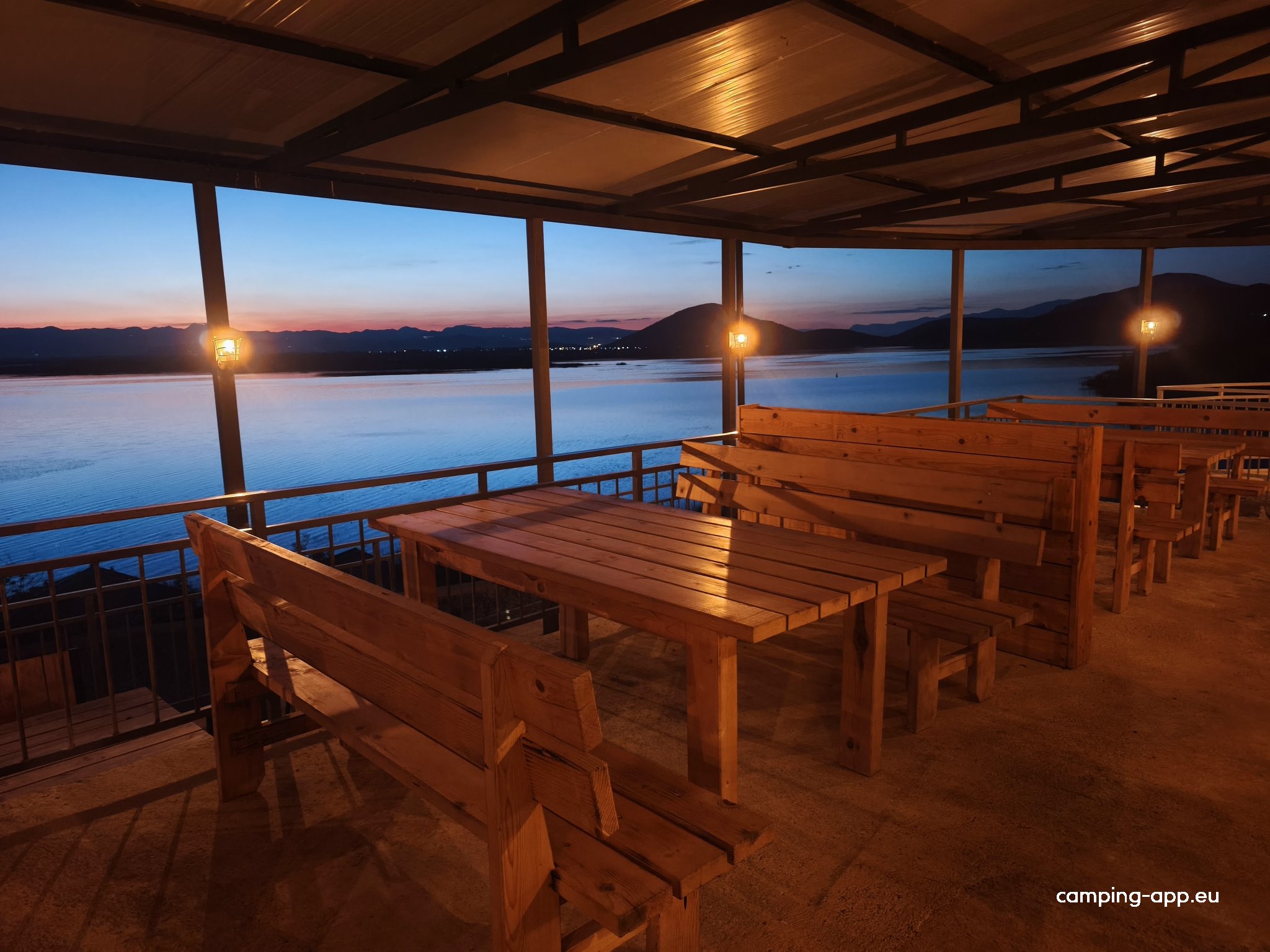 Liqeni Agrotourizäm Restaurant and Camping — Kamp yeri in Bajzë