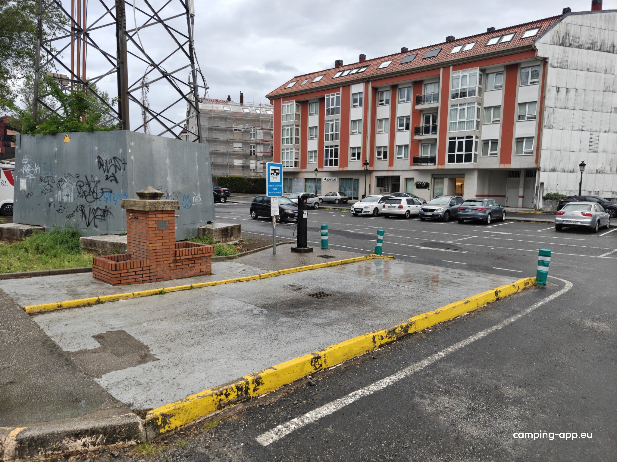 Area autocaravanas — Sp. parking dla kamperów in Padrón
