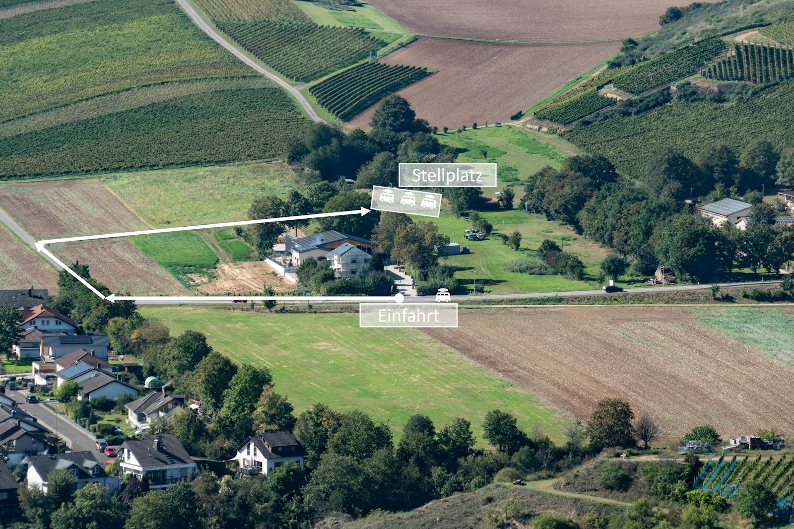 Wiese am Weingut Traumblick auf Weinberge und ins Nahetal — Privatgrundstück in Norheim