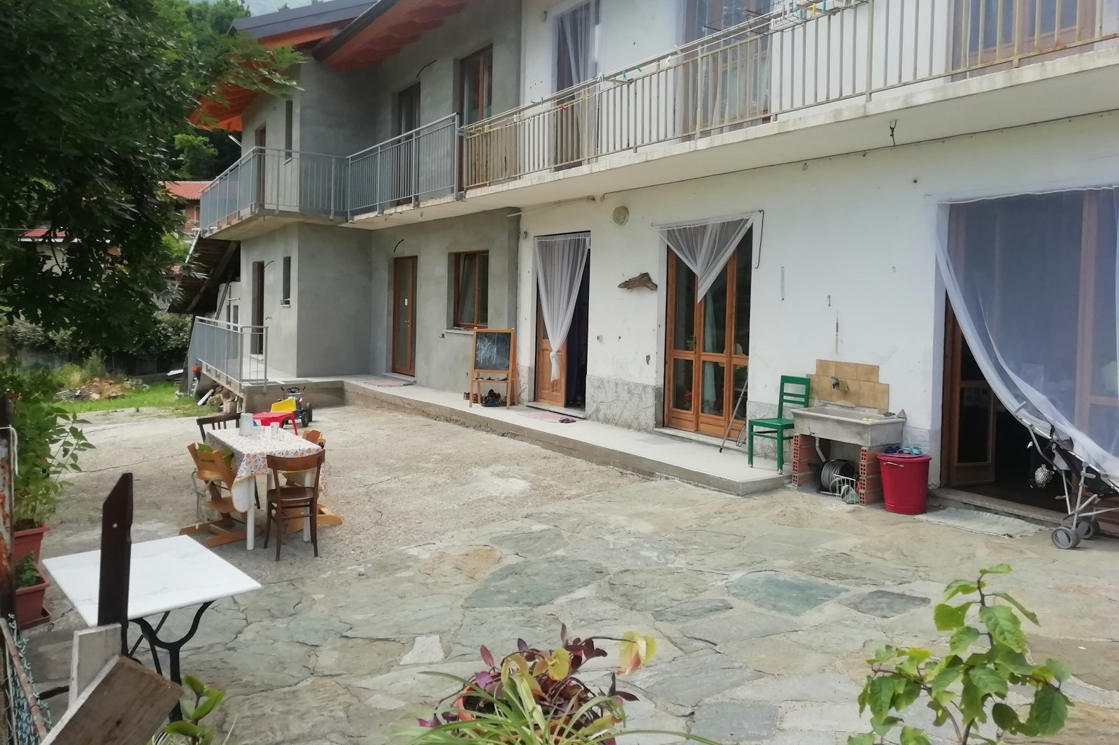 All'ombra del frassino — On private ground in Val della Torre