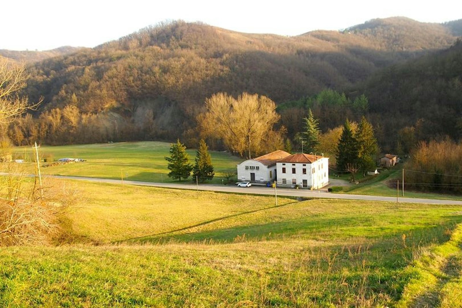 Tra le colline, con boschi, fiume, prati, orto e braciere — On private ground in Salsomaggiore Terme