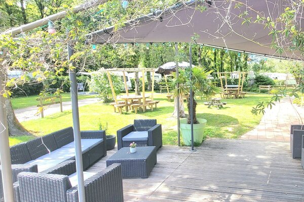 Emplacement dans un petit camping familial