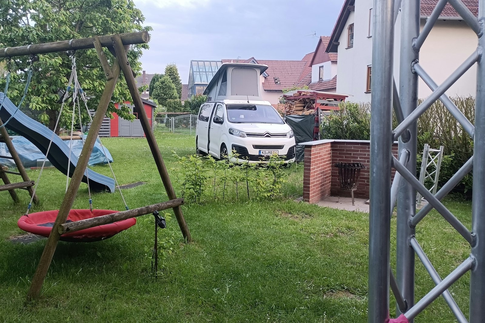 Separates geschlossenes Gartengrundstück direkt hinterm Haus — On private ground in Immenhausen