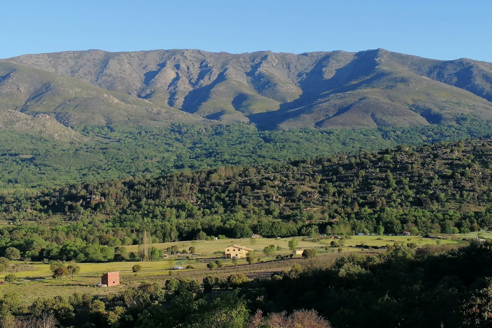 Atalaya  en el corazón del valle, rodeada de  7 puertos — Privatgrundstück in Burgohondo