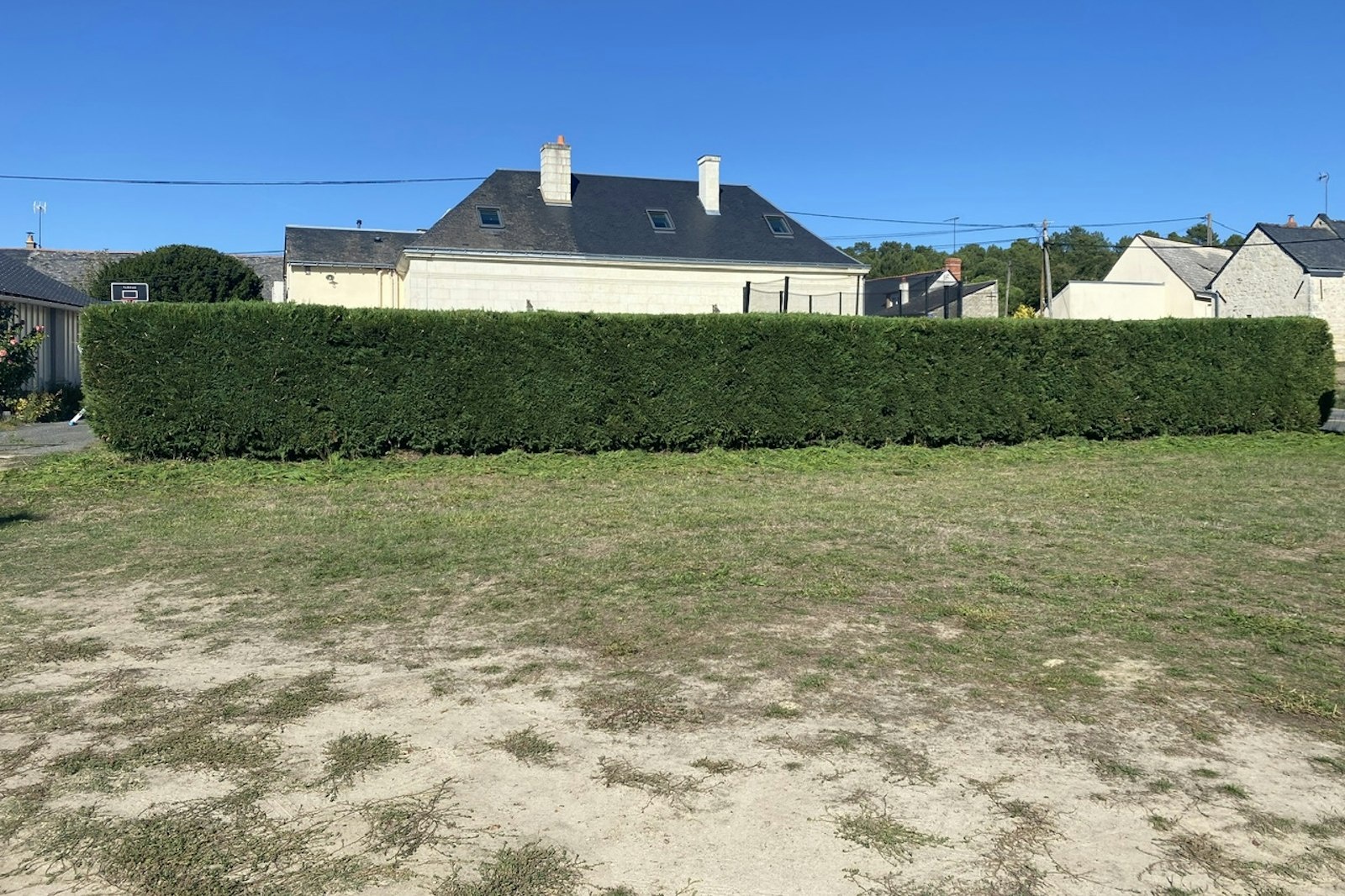 La vende — On private ground in Allonnes