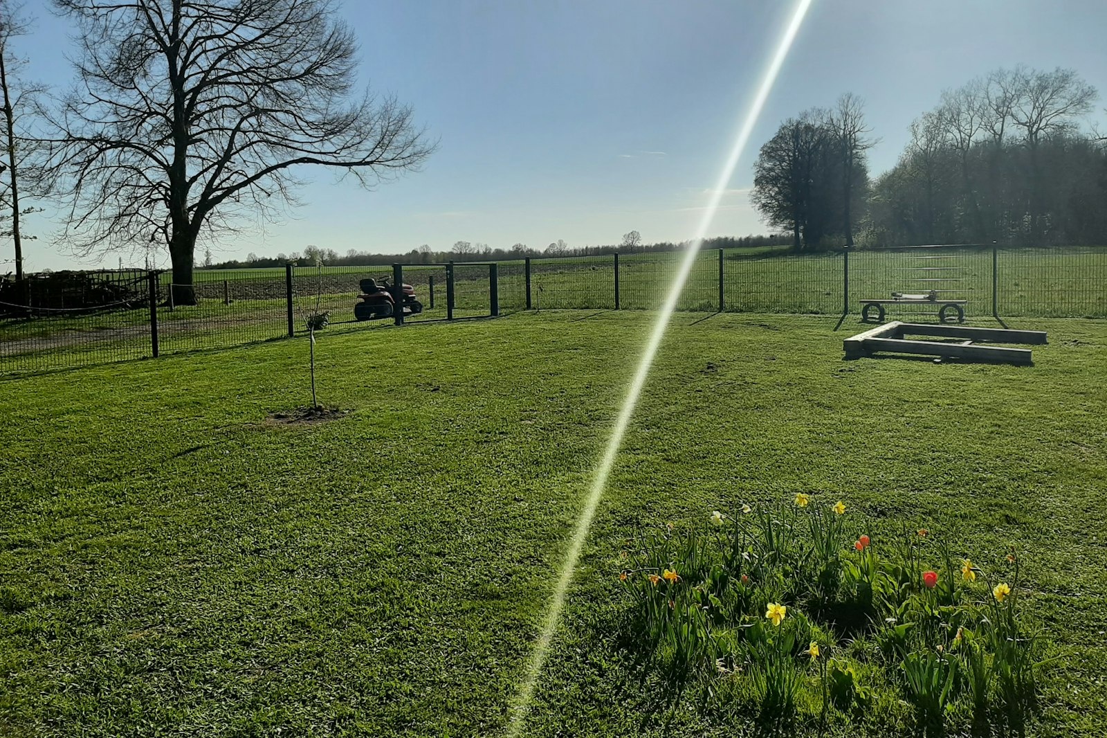 Sonniges Plätzchen im Weserbergland — On private ground in Aerzen