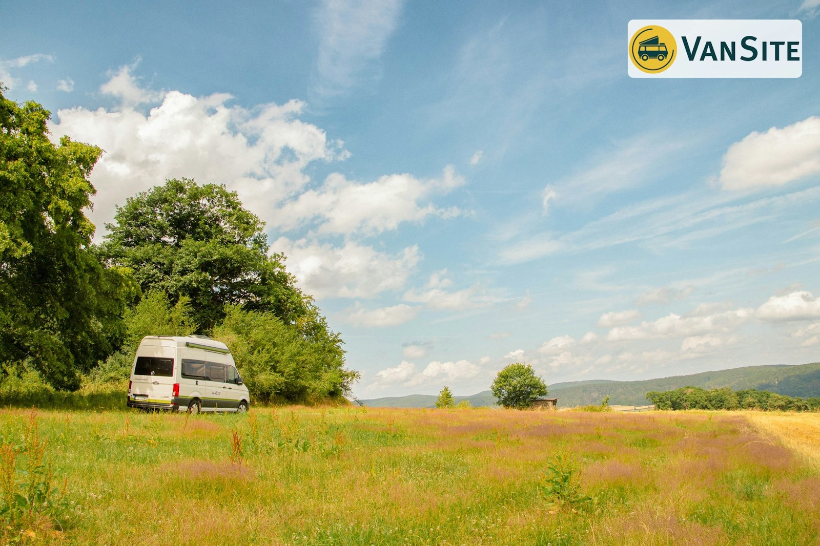 An der Feldhecke - Ausblick ins Edertal — On private ground in 
