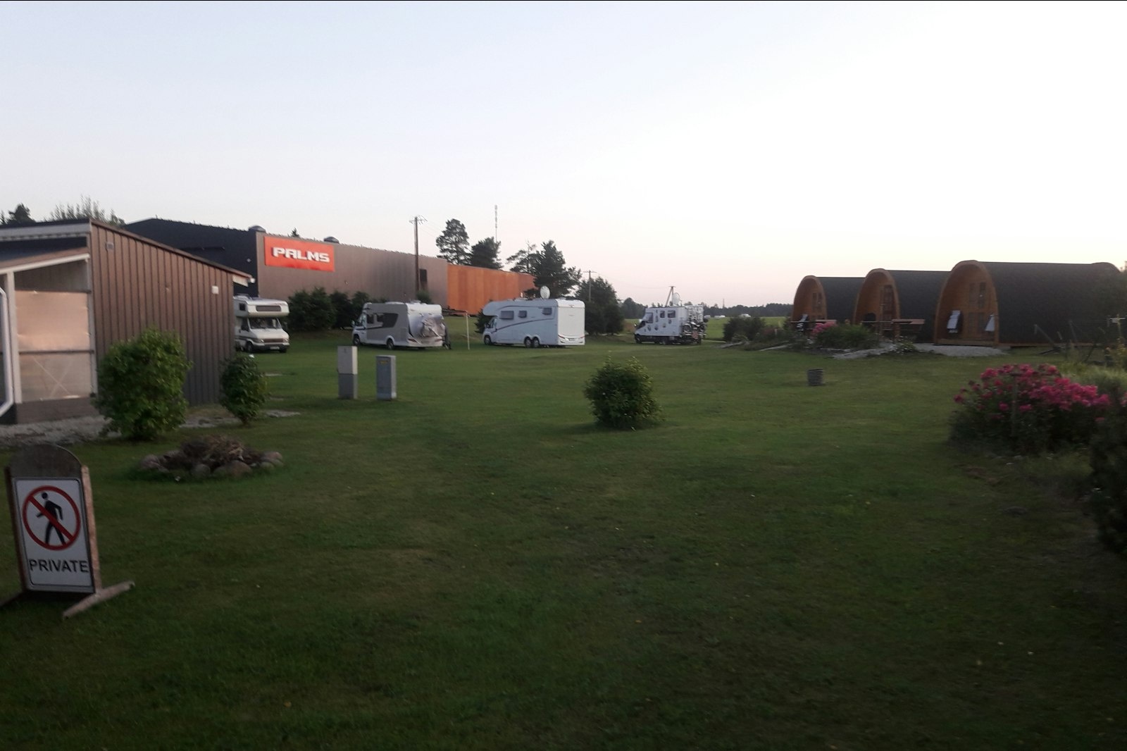 Stellplatz "Lahemaa Kohvikann" Restaurant — На приватній землі in Palmse