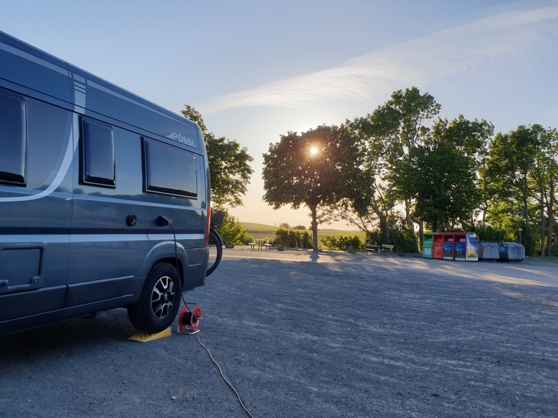 Stellplatz am Bürgerhaus zum Uessbachtal Lutzerath — Karavan Sitesi in Lutzerath