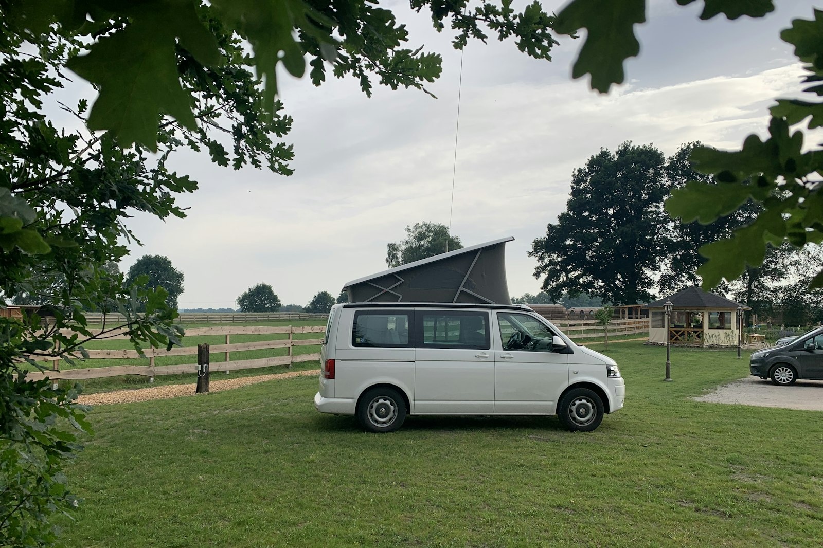 Direkt an der Streuobstwiese — On private ground in Bahrenborstel