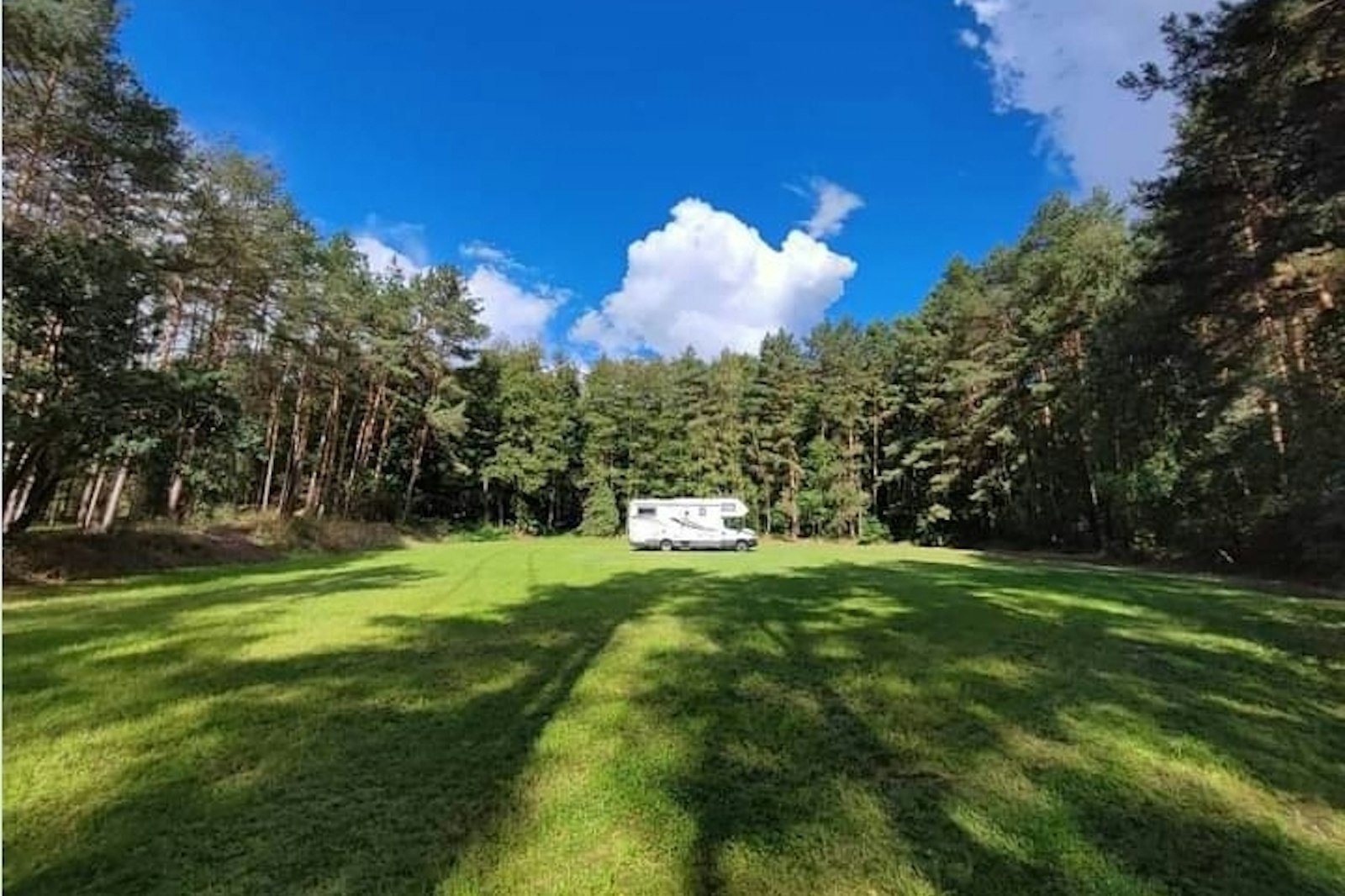 Grüne Wiese im Wald oder idyllischer Hofstellplatz — On private ground in Eicklingen