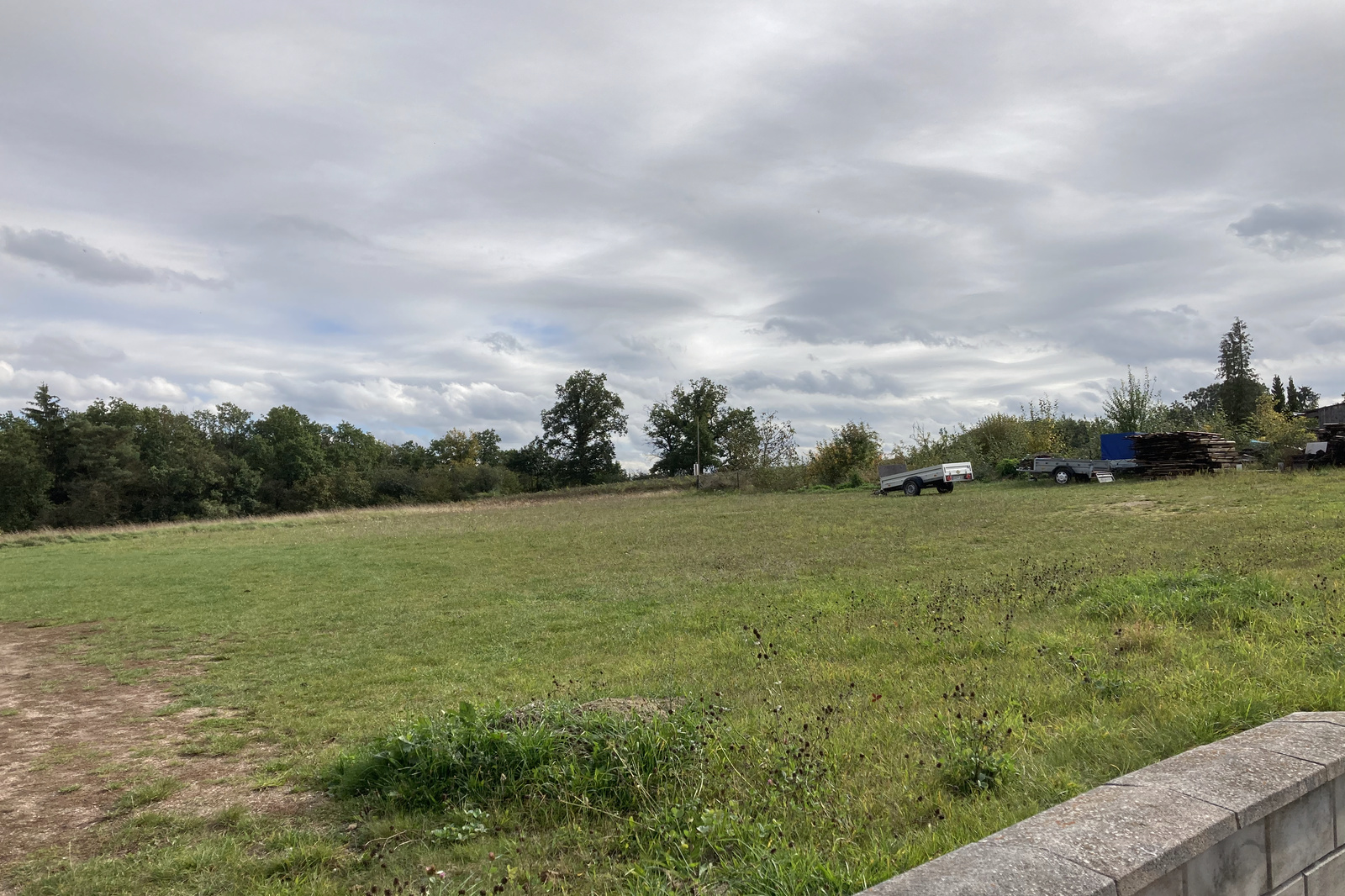 Wiesenplatz am Dorfrand bei keltischer Kultstätte — On private ground in Nittenau