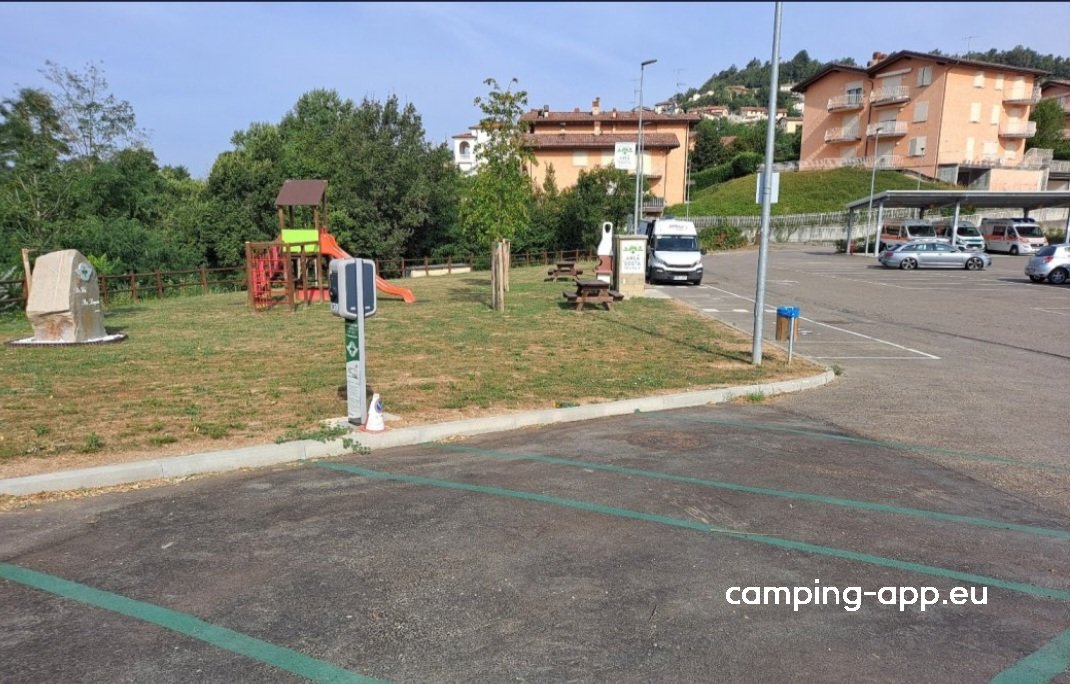 Area sosta solidale — Sp. parking dla kamperów in Castelnovo ne' Monti