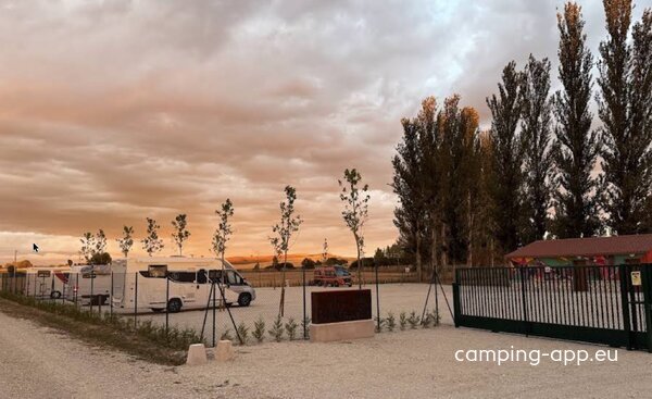 Area autocaravans Pollogomez — Foto 3