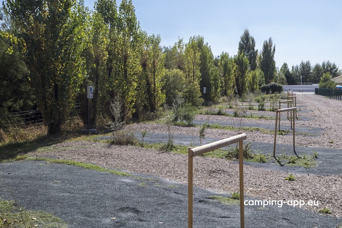 Aire Le Merval — Aire camping car in Puyravault