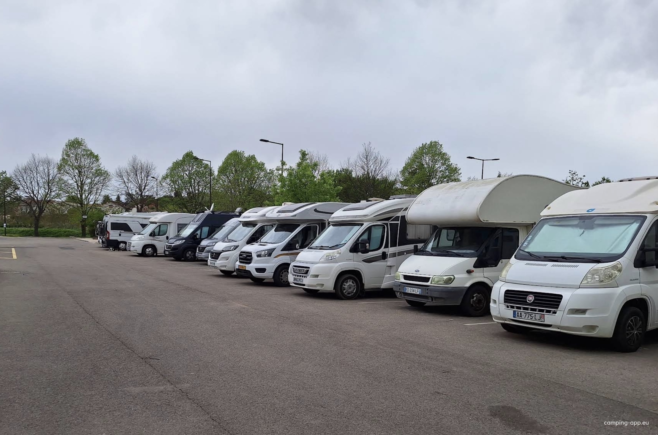 Aire de Camping-Car Saint Gilles — Stellplatz in Saint-Gilles