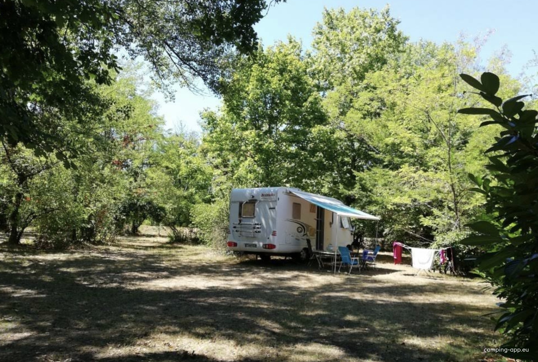 Camping Pont de Manne ** — Kemping in Saint-Thomas-en-Royans