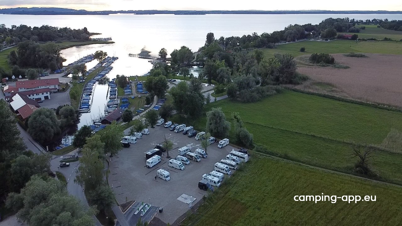 Camping Car Park Übersee — Camperplads in Übersee
