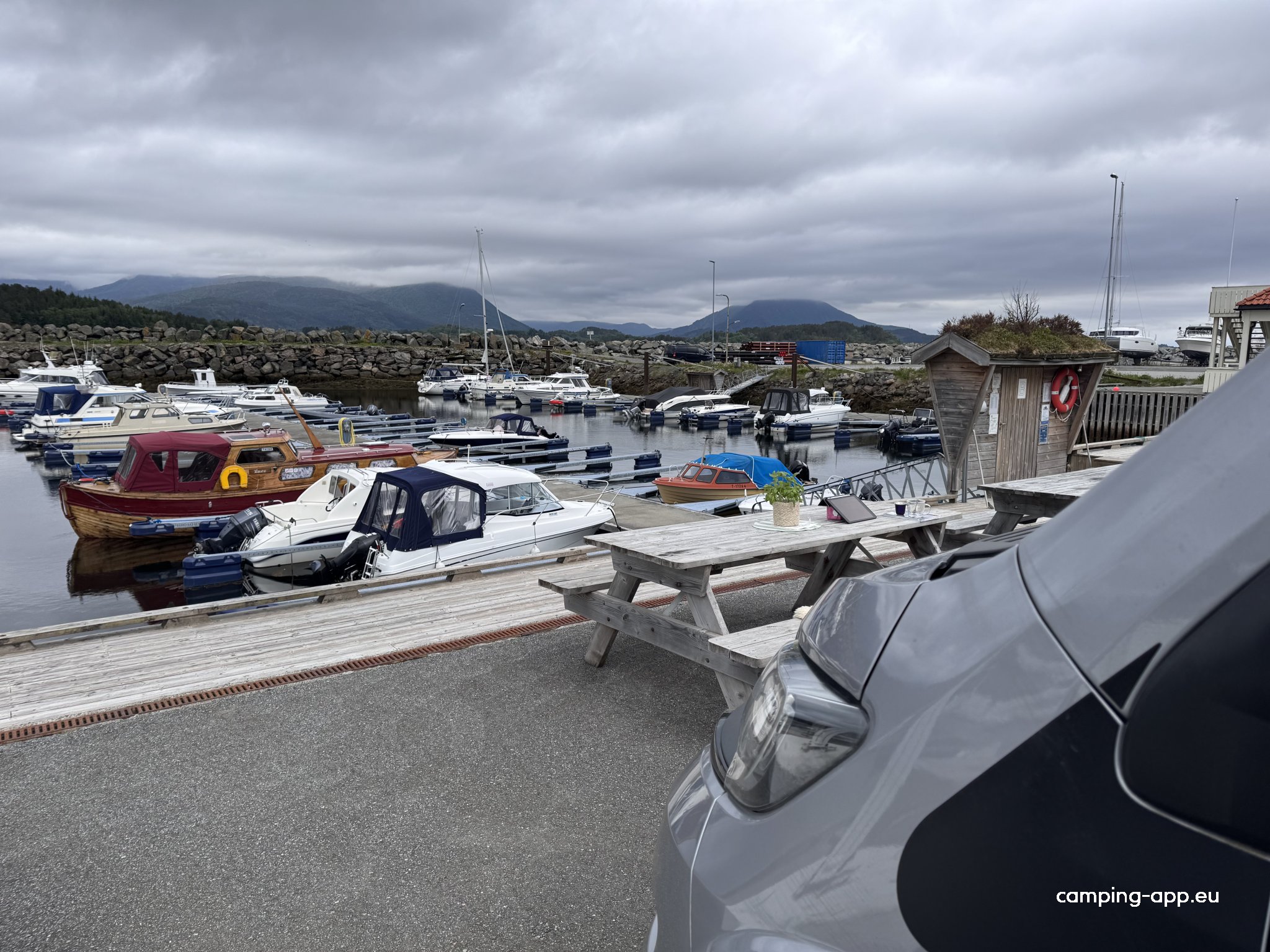 Elnesvågen Småbåthavn — Campervan Site in Elnesvågen