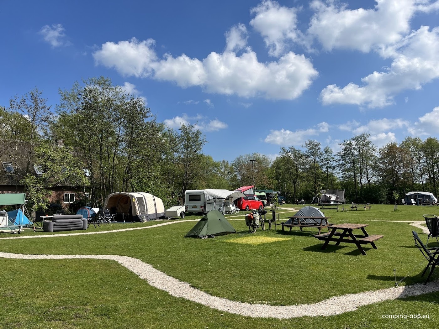 Camping de Stochemhoeve (max 5.5m L) — Kamp yeri in Leiden