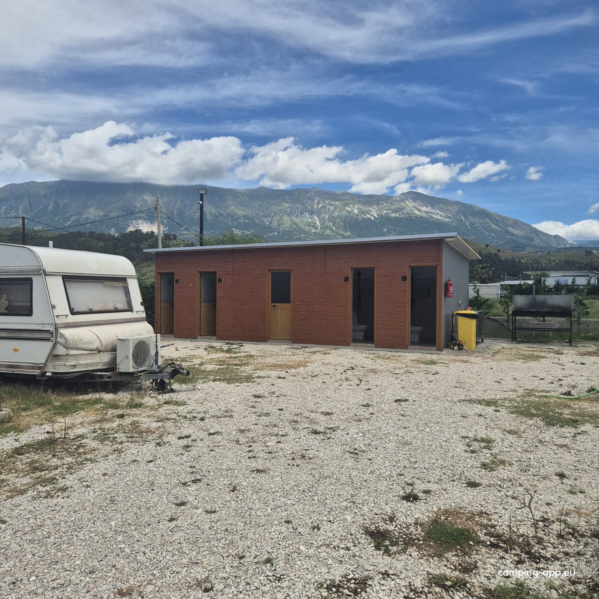 Riverside Drinos — Kemping in Antigonë