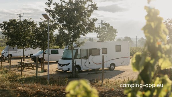Stellplatz El Pla del Penedès — Fotoğraf 3
