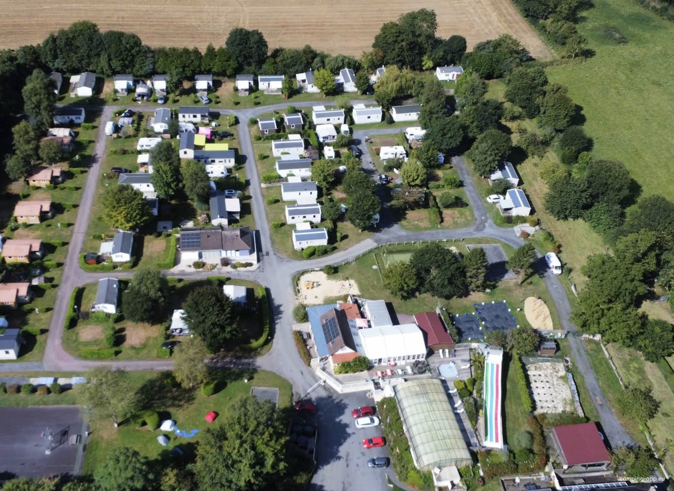 Camping La Rosaraie d'Omaha — Camping Site in Surrain