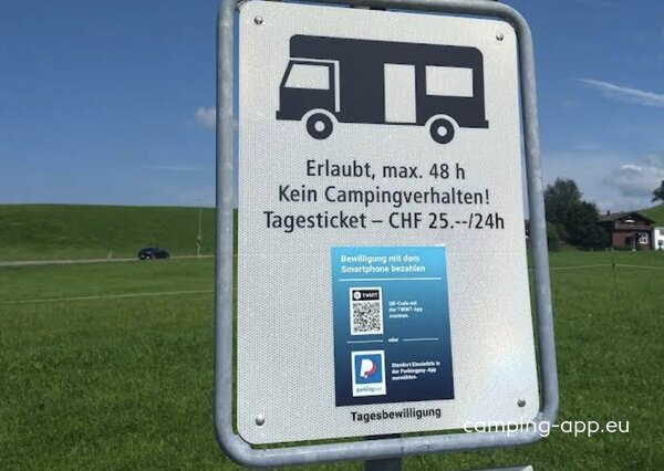 Friedhofparkplatz — Foto 2