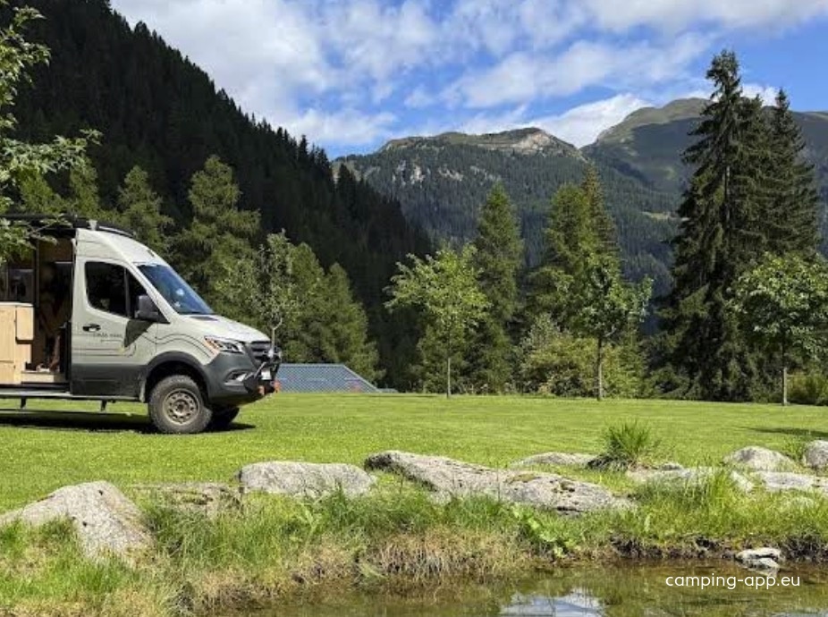 Stellplatz Highlande’s Lodge — Karavan Sitesi in Binn