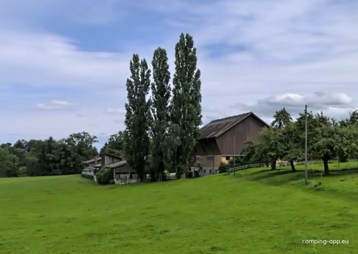 Stellplatz bei Julias Hof-Cafe — Stellplatz in Schönholzerswilen