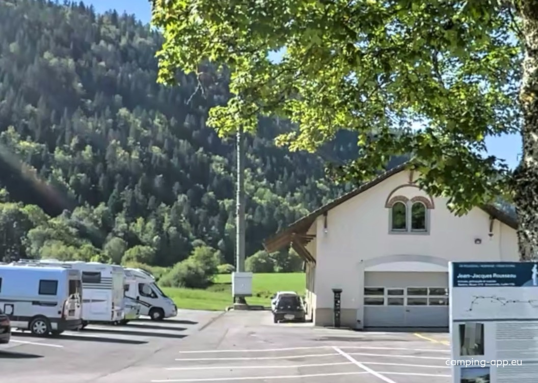 Parking du Devins — Camperplads in Val-de-Travers