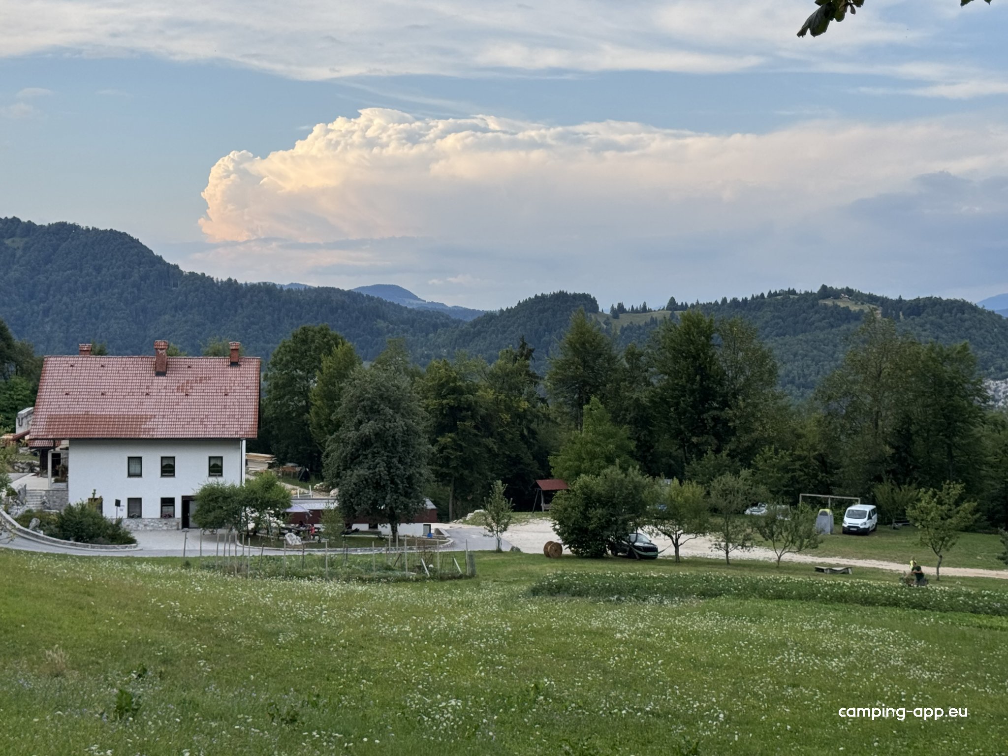 Camp Holzer — Kemp in Črni Vrh nad Idrijo