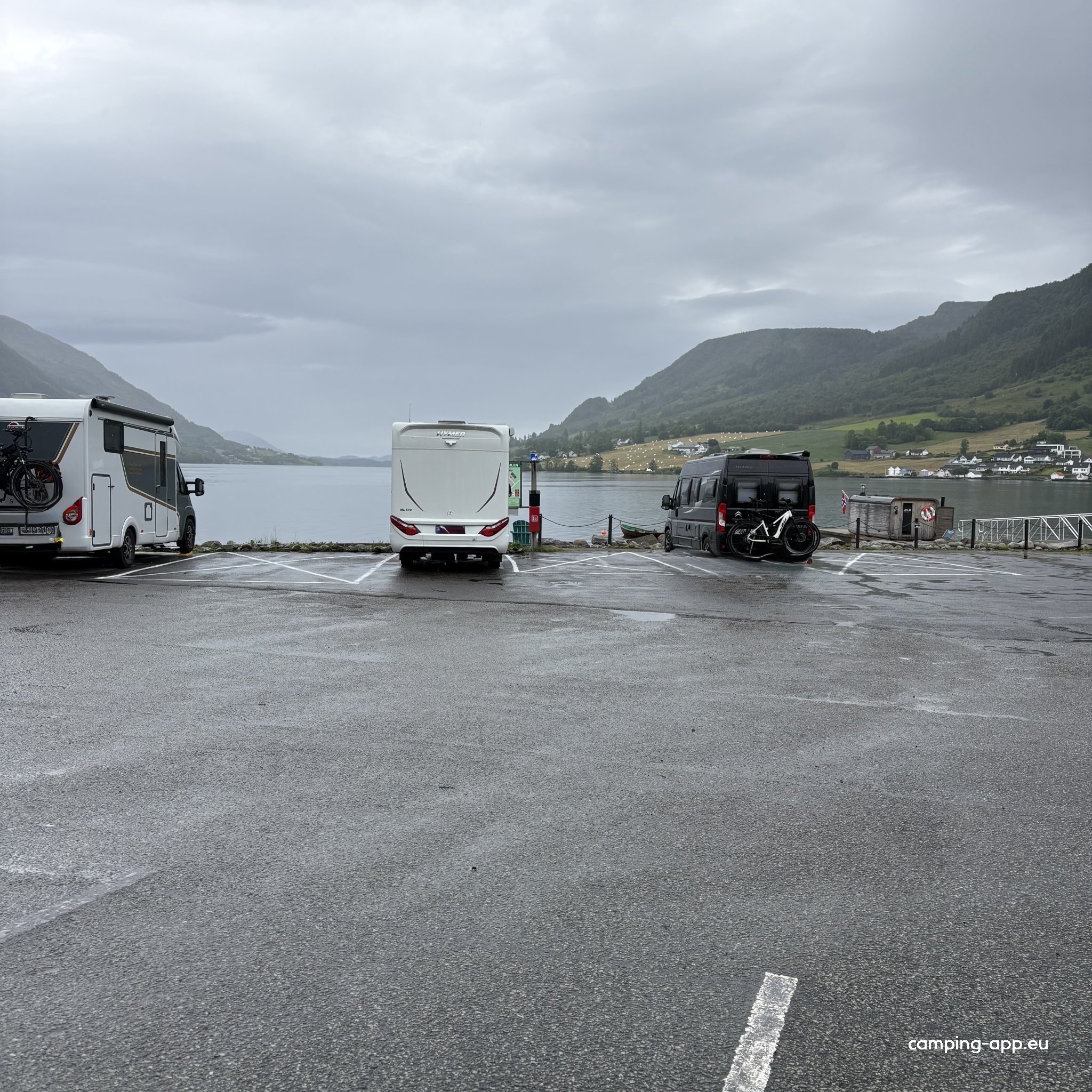 Frisk Bobilparkering — Bobilplass in Ølen