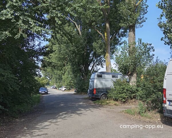 Parkplatz nähe Autobahn A5 — Fotoğraf 2