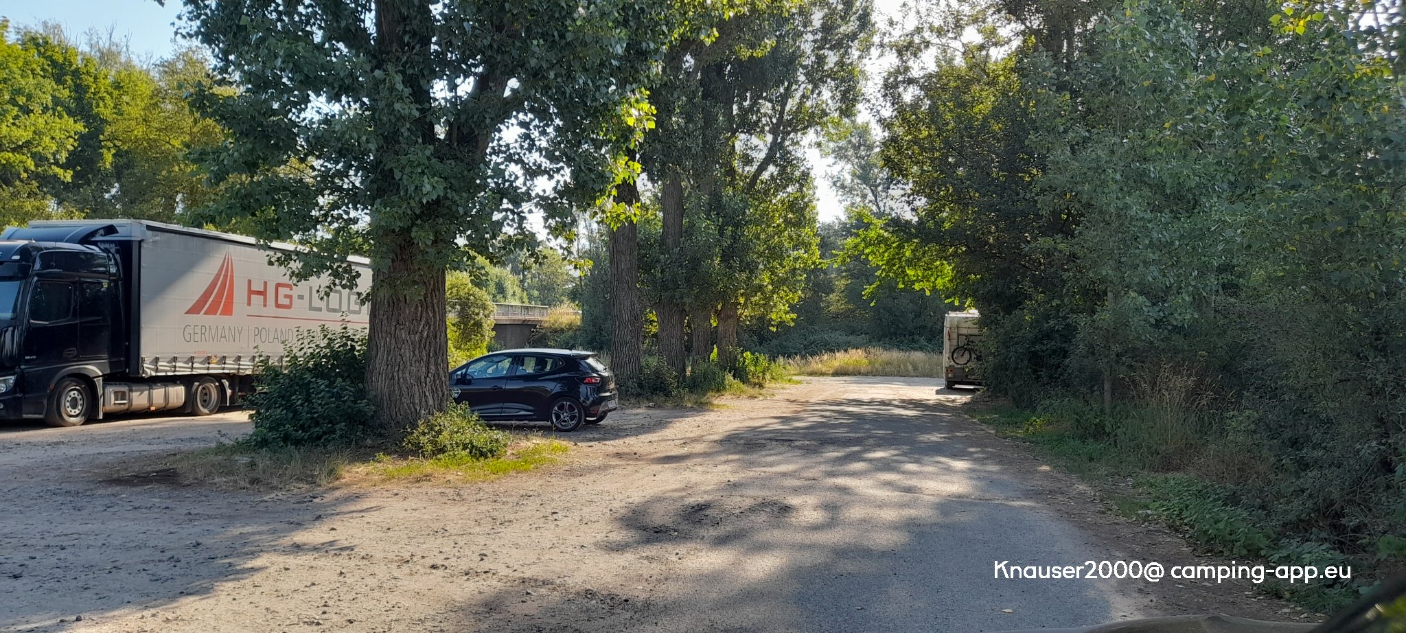 Parkplatz nähe Autobahn A5 — Halka açık otopark in Zwingenberg