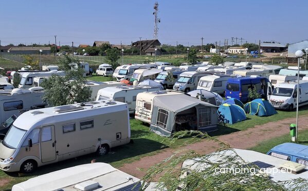 Zonă de campare şi Parking rulote — Foto 2
