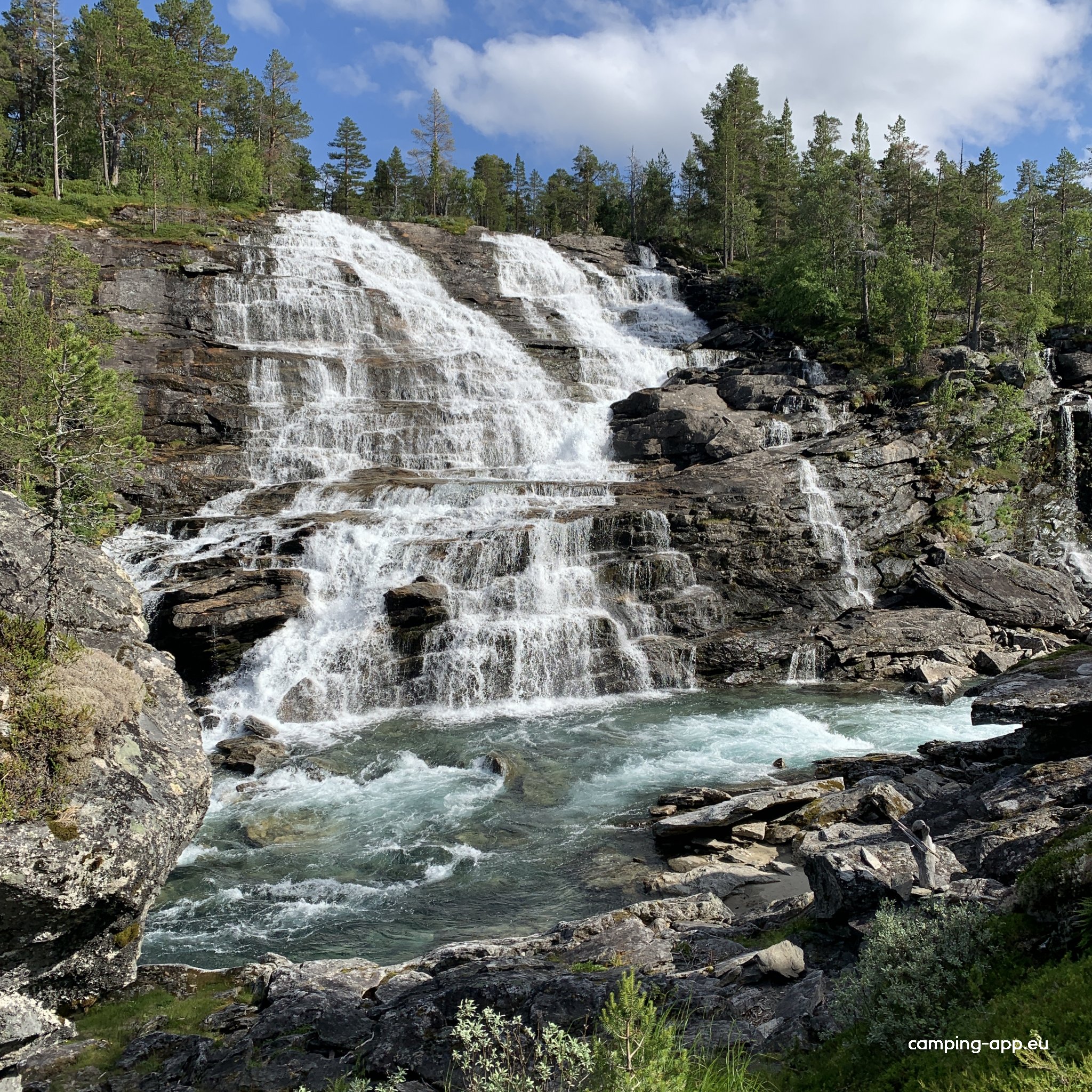 Asbjørnsfossen Parking — Estacionamento público in Rauma