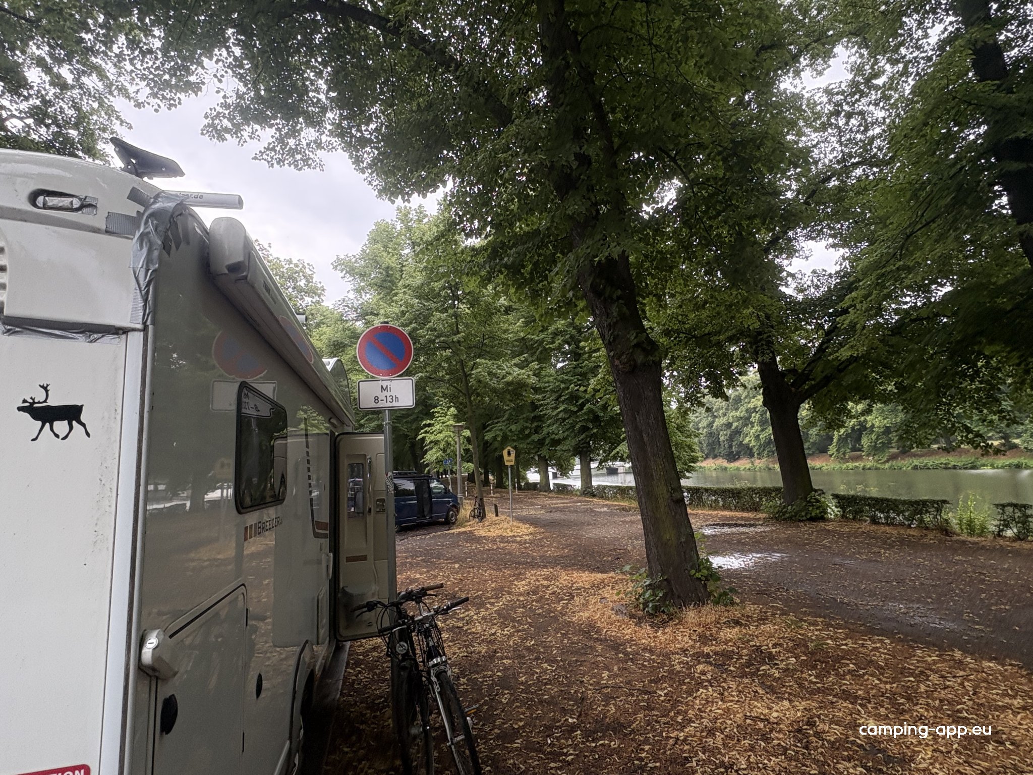Parkplatz beim Clara-Zetkin Park — Foto 2