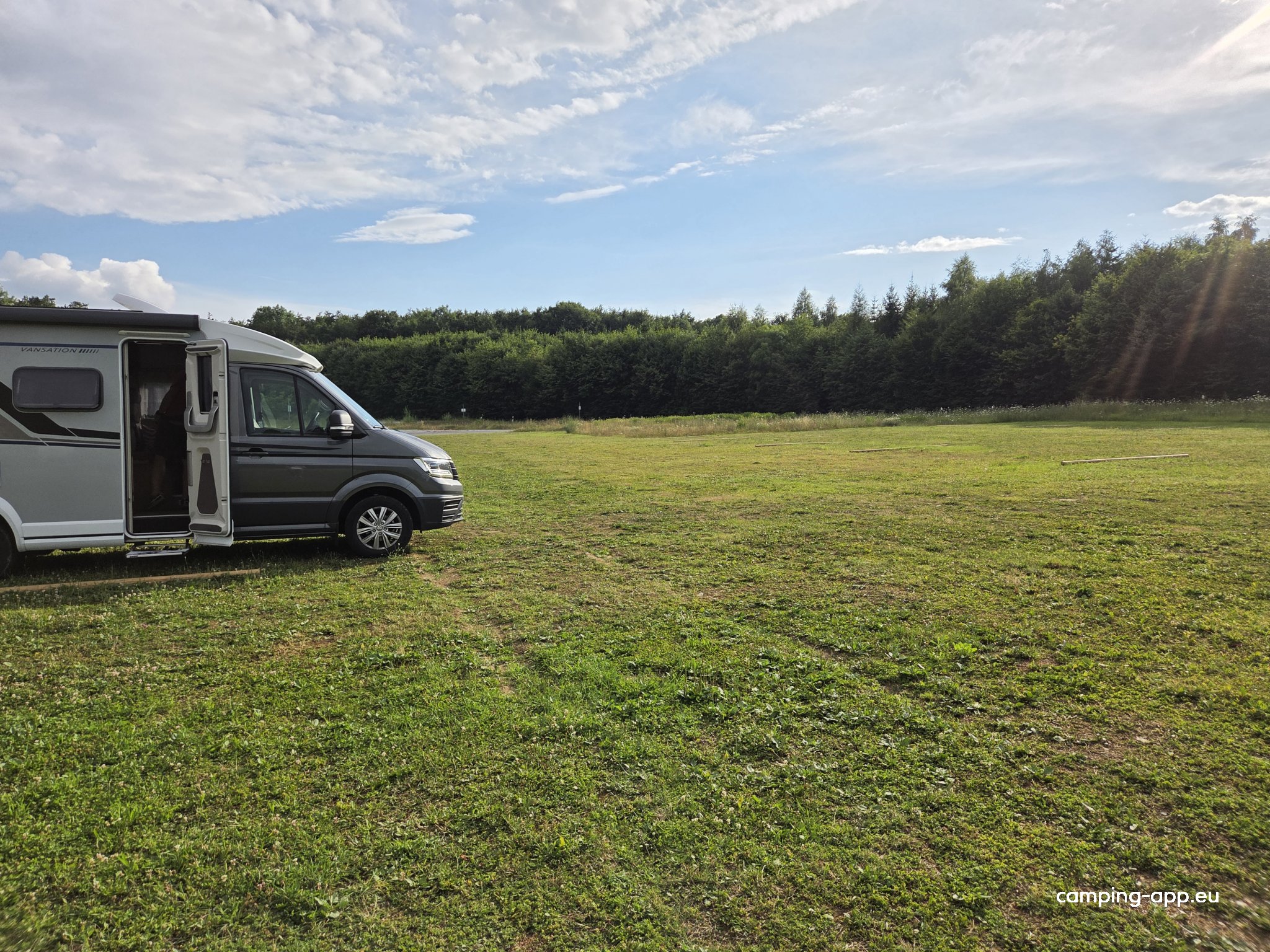 Stellplatz an Burg Scharfenstein — Aire camping car in Leinefelde-Worbis
