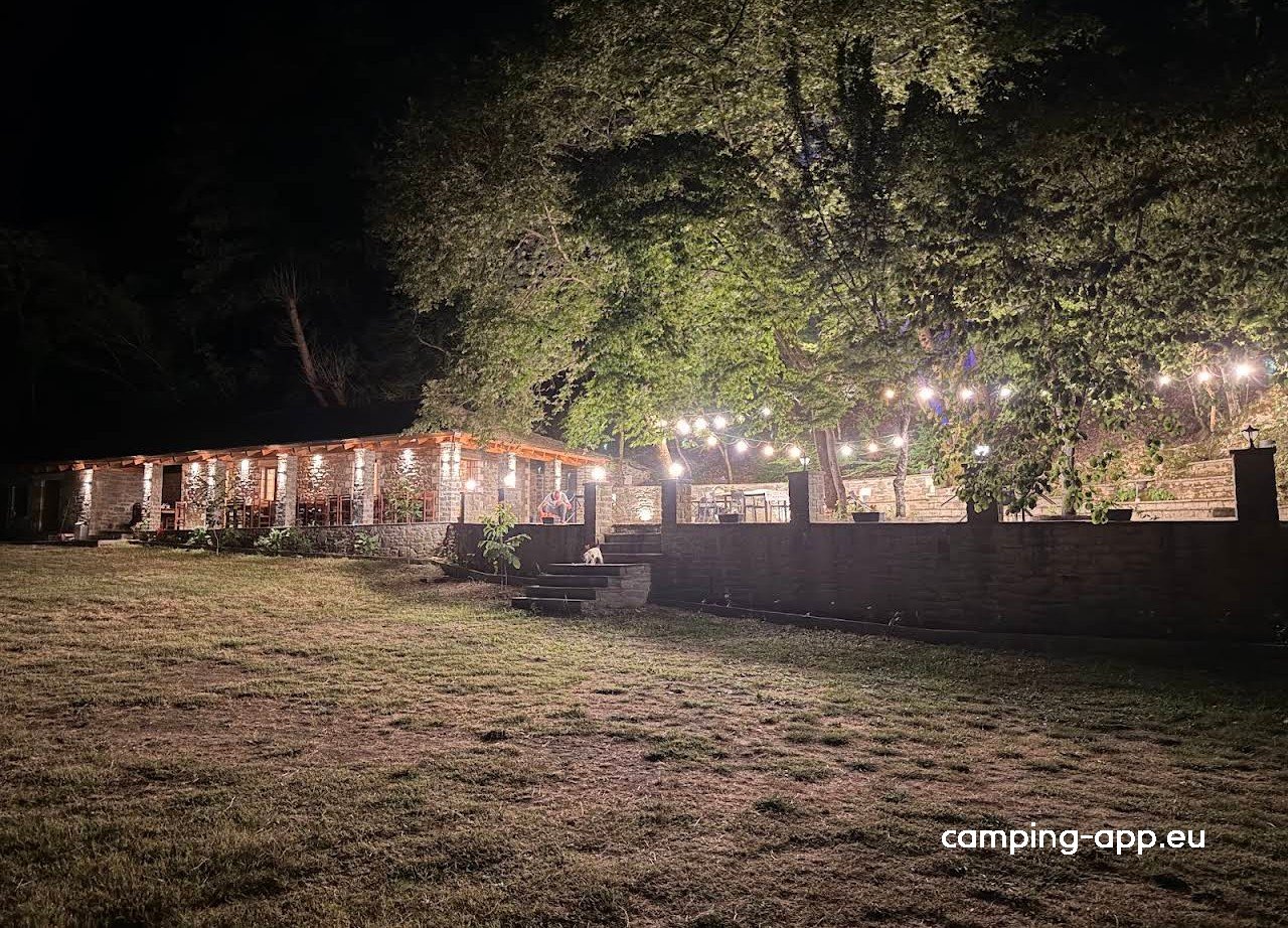 Camping & Restaurant Shija E Natyrës — Kemp in Petran