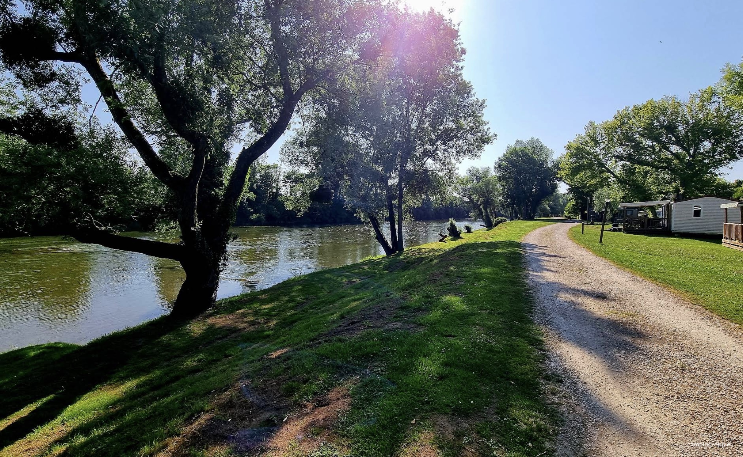 Camping Les Bords de Loue *** — Campingplatz in Parcey
