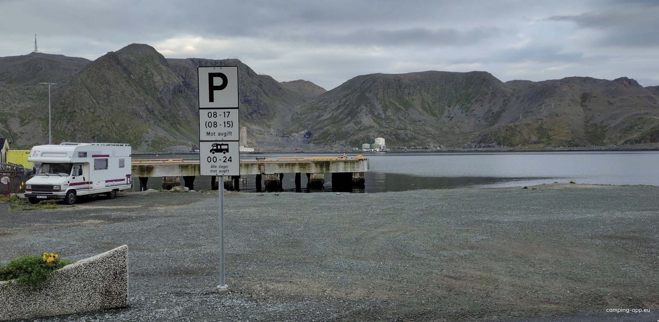Fiskeriveien parkering — Estacionamento público in Honningsvåg