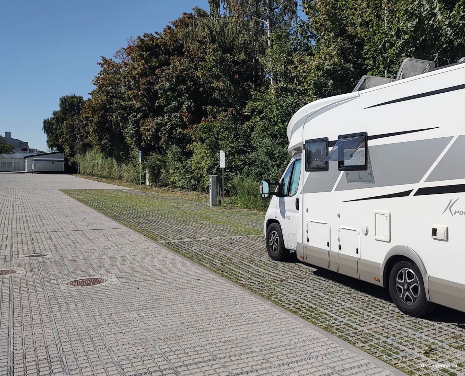 Wohnmobilstellplatz Festplatz Ergolding — Campervan Site in Ergolding