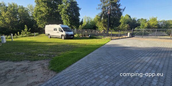 CamperPark Pomiechowo — Foto 6