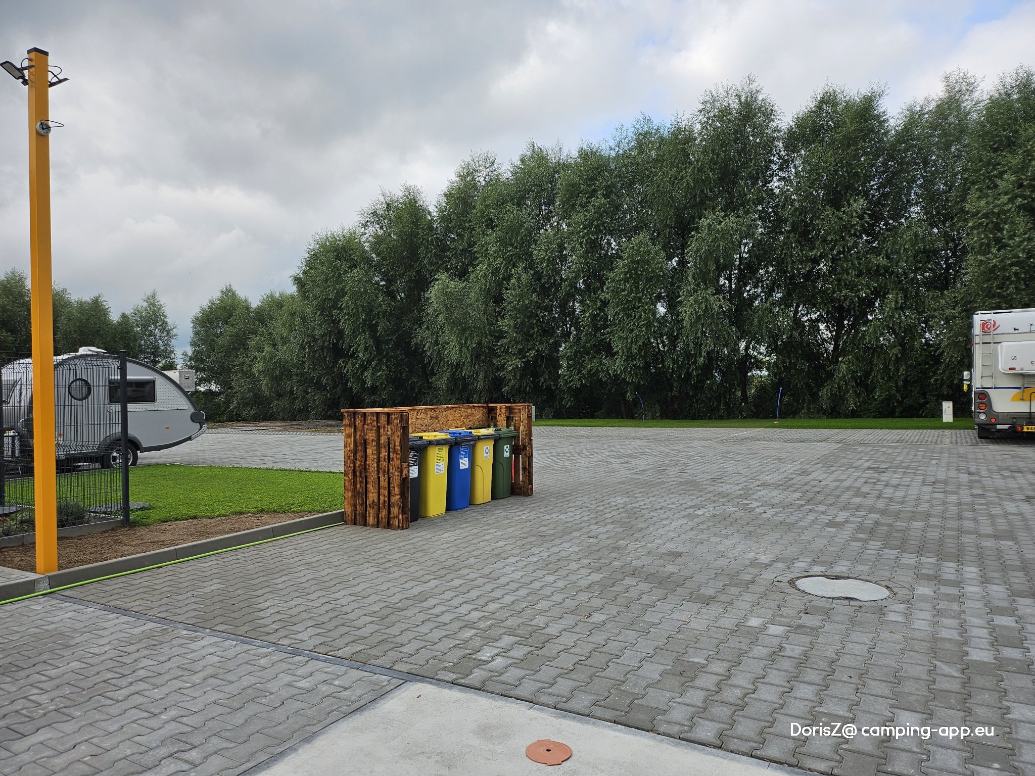 CamperPark Pomiechowo — Foto 3